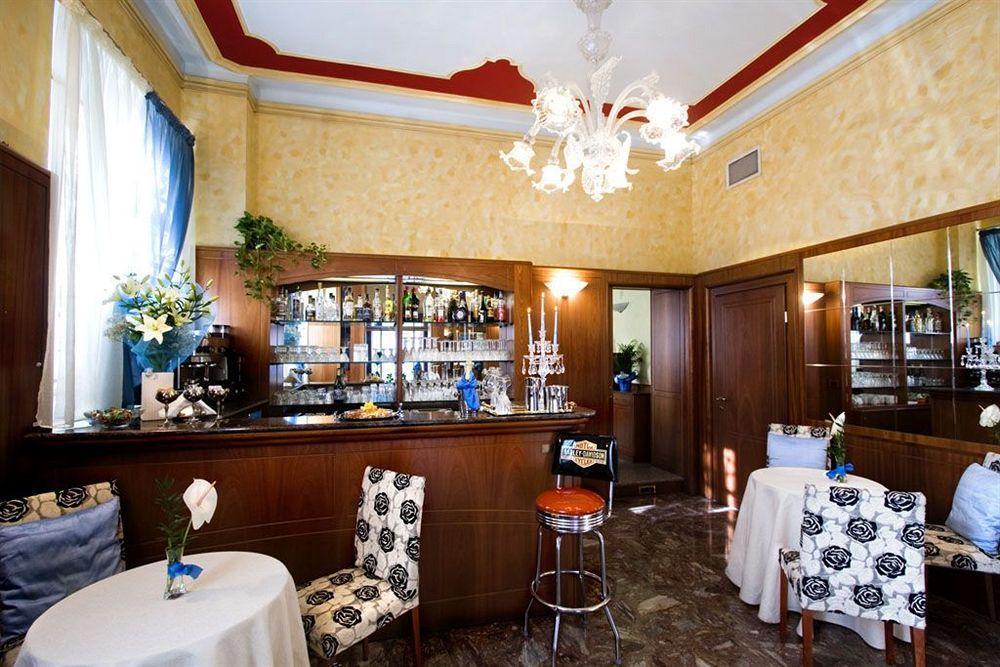 Hotel Londra Алессандрия Экстерьер фото