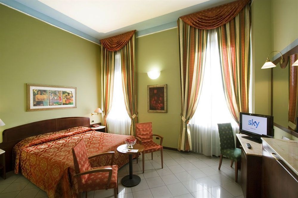 Hotel Londra Алессандрия Экстерьер фото